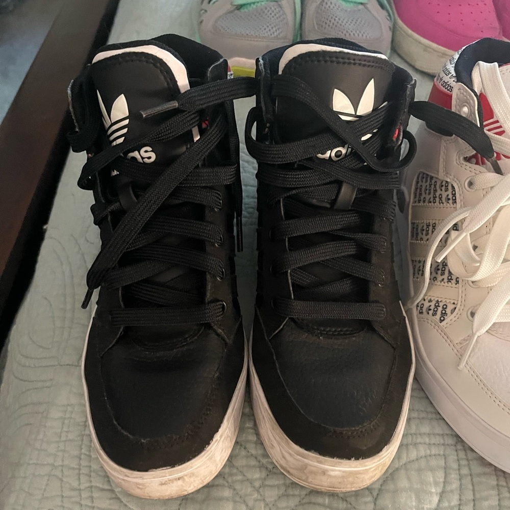 Adidas High Tops Size Big Kids 6 Women’s 7.5 Black, white, red
